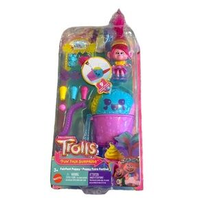 Dreamworks Trolls Fun Fair Surprise Fairfest Queen Poppy Small Doll & ACCESSORY